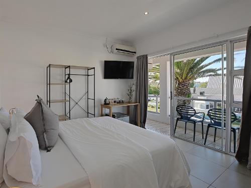 5 & 6 - Balcony Room