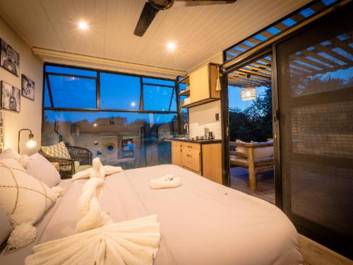 2 sleeper Cabin with King bed