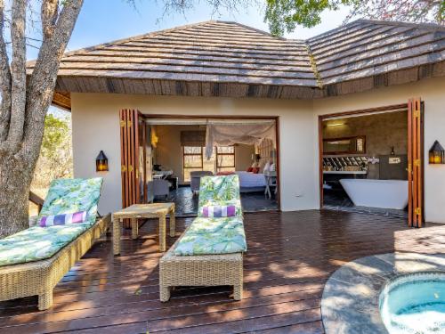 Luxury King Suite with Hot Tub