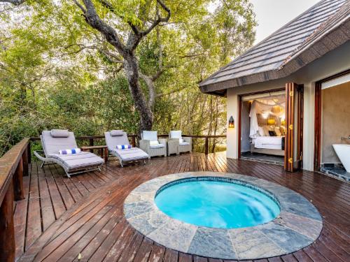 Luxury King Suite with Hot Tub