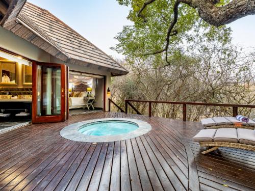 Luxury Family Suite with Hot Tub