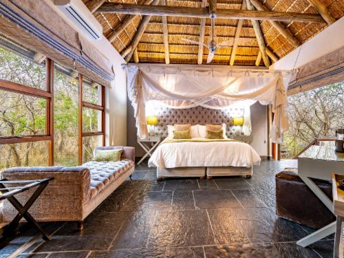Luxury Family Suite with Hot Tub