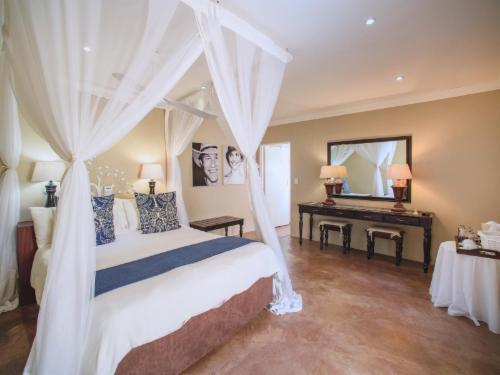 Deluxe Family Room 5 Sleeper