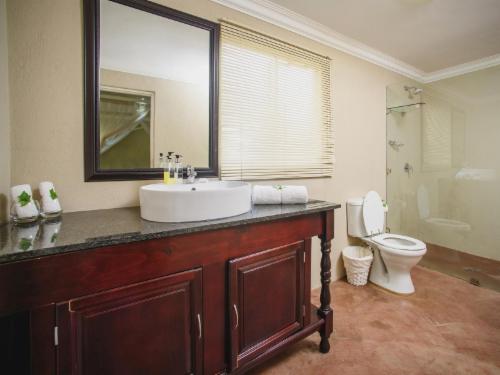 Deluxe Family Room 4 Sleeper