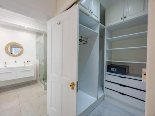 Superior King Room Room 1