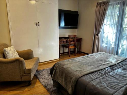 Queen Room with Garden View