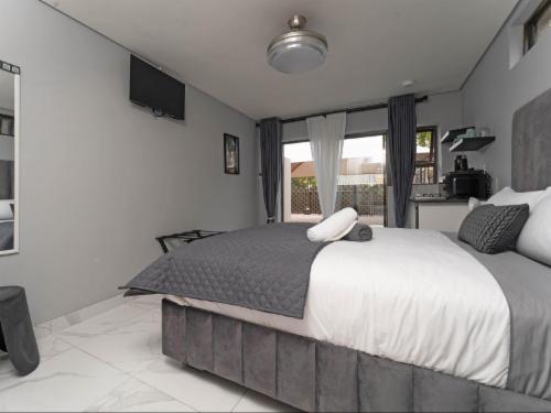 Standard Queen Room Self-Catering