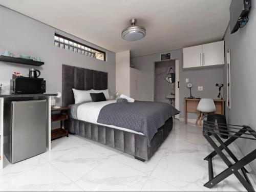 Standard Queen Room Self-Catering