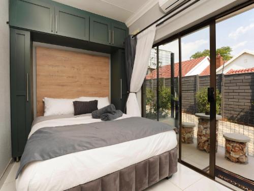 Luxury Queen Room Semi Self Catering