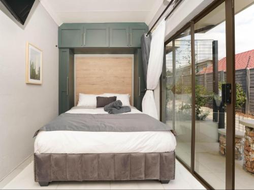 Luxury Queen Room Semi Self Catering