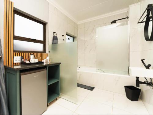 Luxury Queen Room Semi Self Catering