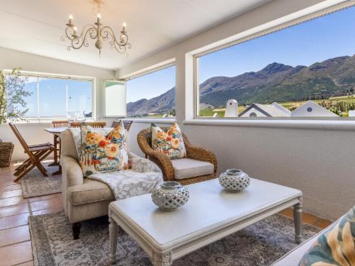 Two Bedroom Mountain View Villa 26