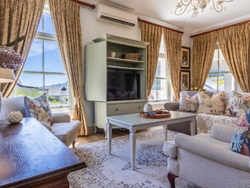 Two Bedroom Mountain View Villa 26