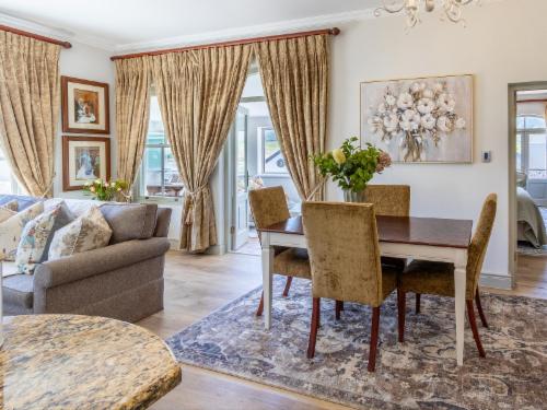 Two Bedroom Mountain View Villa 26