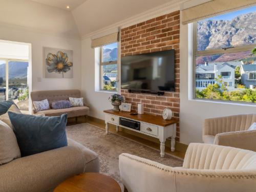 Two Bedroom Mountain View Villa 79