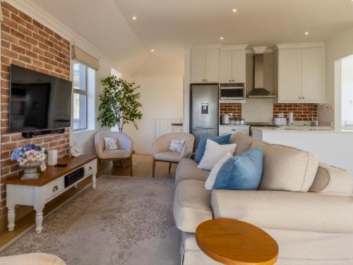 Two Bedroom Mountain View Villa 79