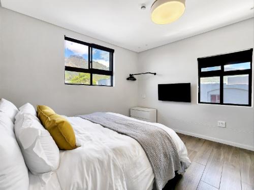 Superior King Room with View
