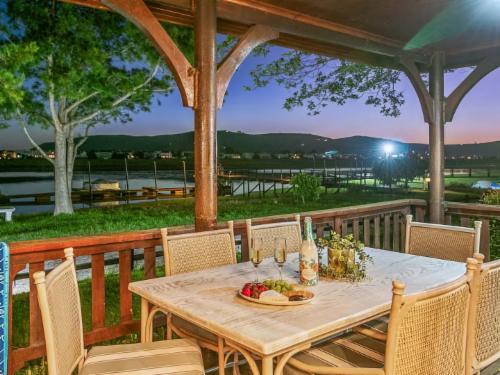 Knysna Lagoon - On the Water's Edge
