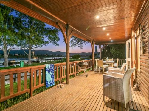 Knysna Lagoon - On the Waters Edge