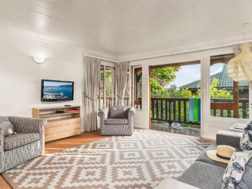 Magical Lagoon-side Chalet 26