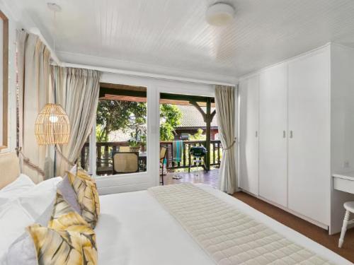 Magical Lagoon-side Chalet 26