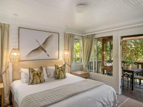 Magical Lagoon-side Chalet 26