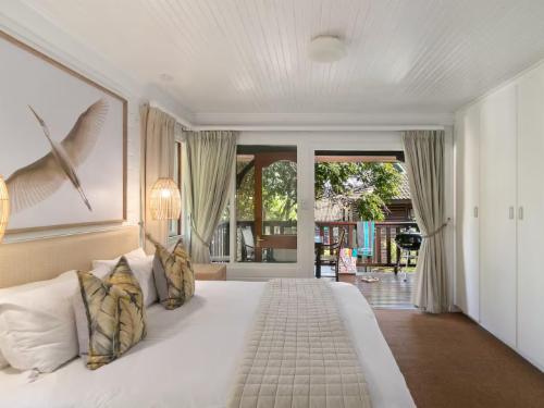 Magical Lagoon-side Chalet 26