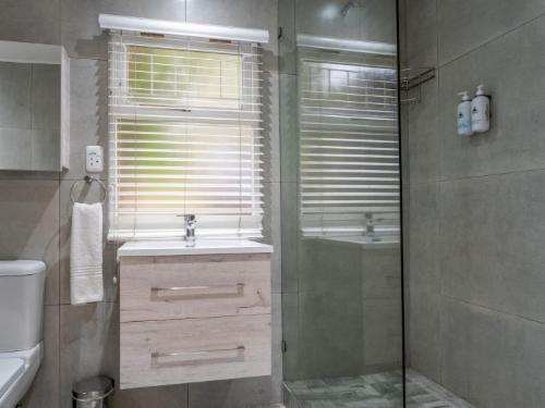 Magical Lagoon-side Chalet 26