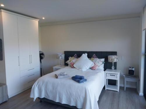 King or Twin bed Room with Garden View