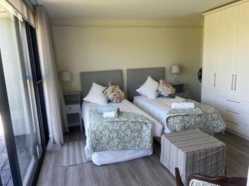 King or Twin bed Room with Garden View