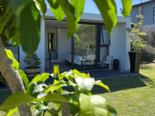 King or Twin Bed Room with Garden View