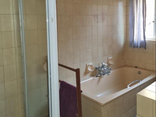 Patrys 12-Sleeper Farmhouse