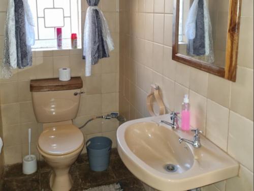 Patrys 12-Sleeper Farmhouse