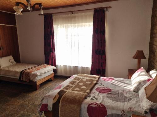 Patrys 12-Sleeper Farmhouse