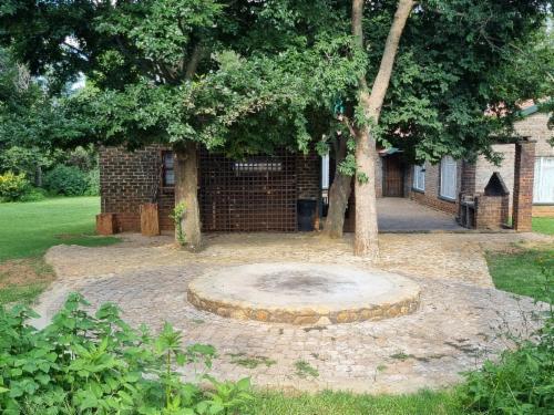 Patrys 12-Sleeper Farmhouse