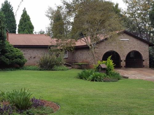 Patrys 12-Sleeper Farmhouse