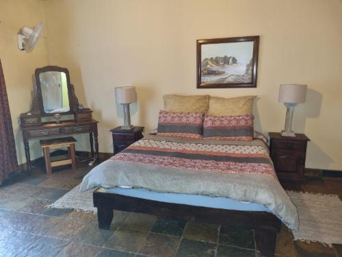 Ma-Ria's 14-Sleeper Farmhouse