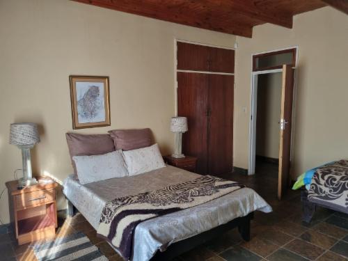 Ma-Ria's 14-Sleeper Farmhouse