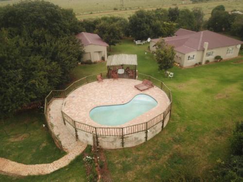 Ma-Ria's 14-Sleeper Farmhouse