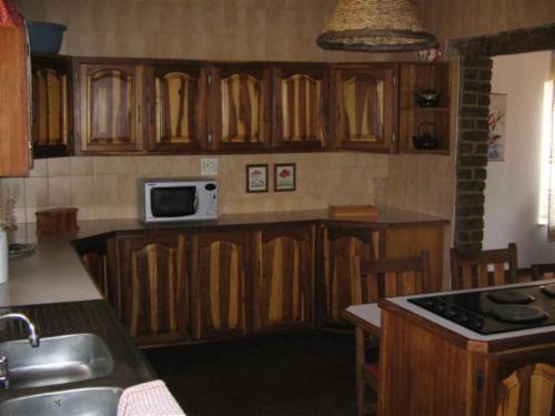 Patrys 12-Sleeper Farmhouse