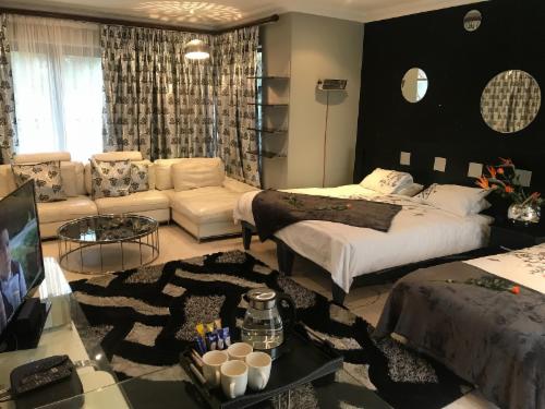 Luxury King/Twin Suite with Jacuzzi