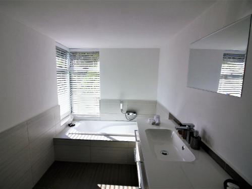 Deluxe Suite with Sea View