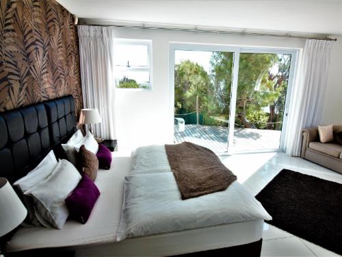 Luxury Suite with Garden View