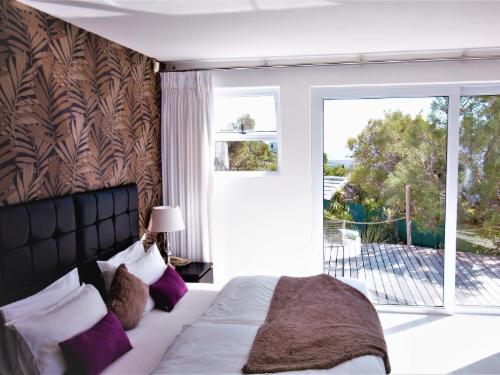 Luxury Suite with Garden View