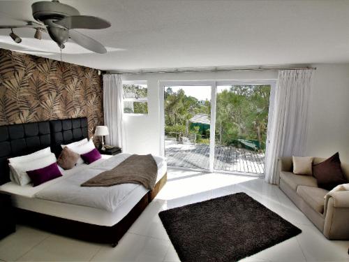 Luxury Suite with Garden View