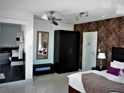 Luxury Suite with Garden View