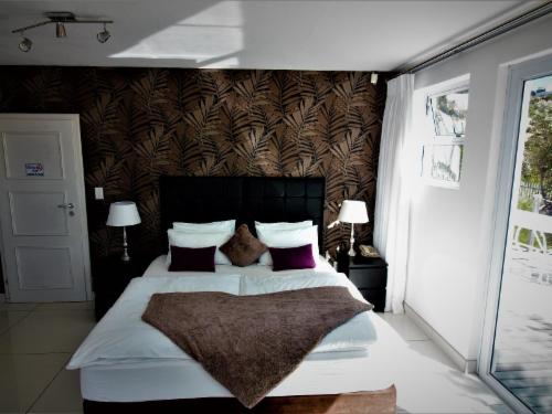 Luxury Suite with Garden View